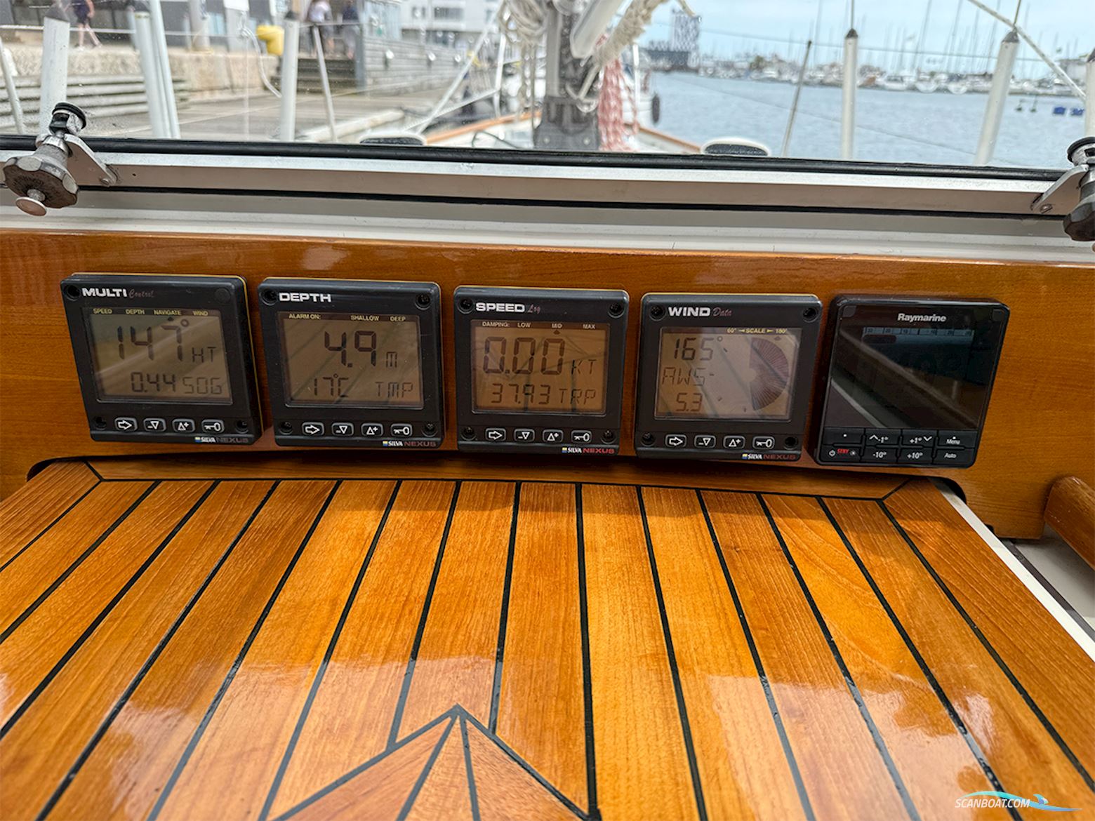 Hallberg-Rassy 352