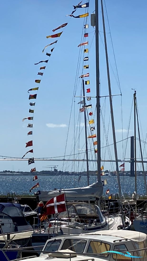 Hallberg-Rassy 352