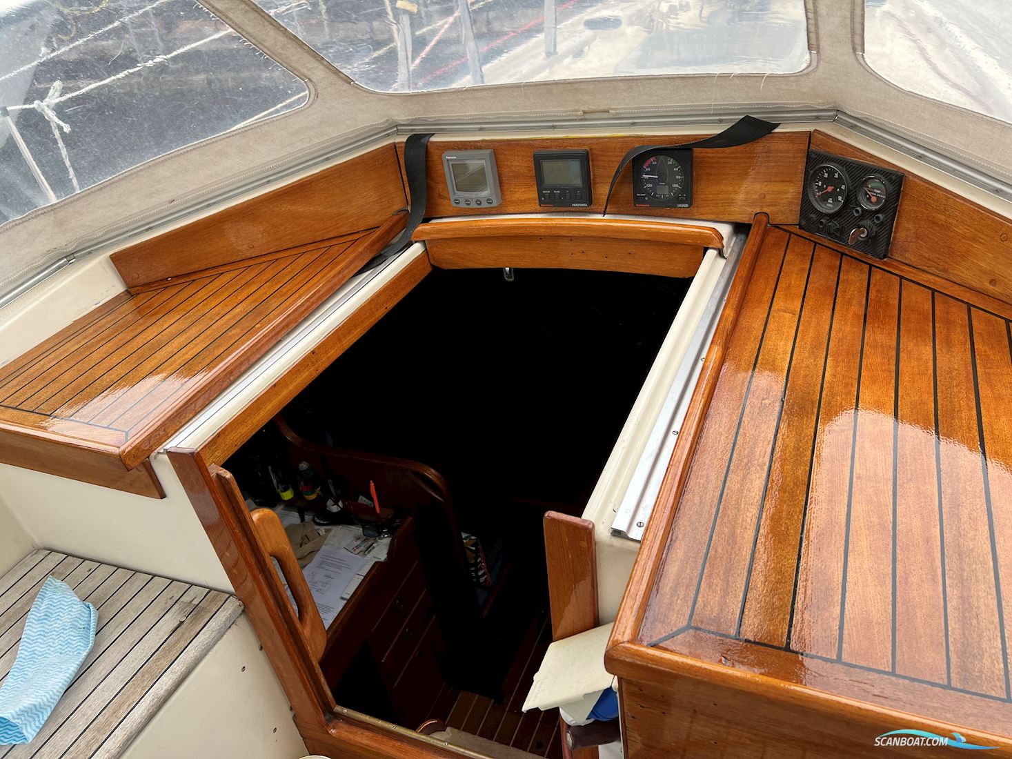 Hallberg-Rassy 352