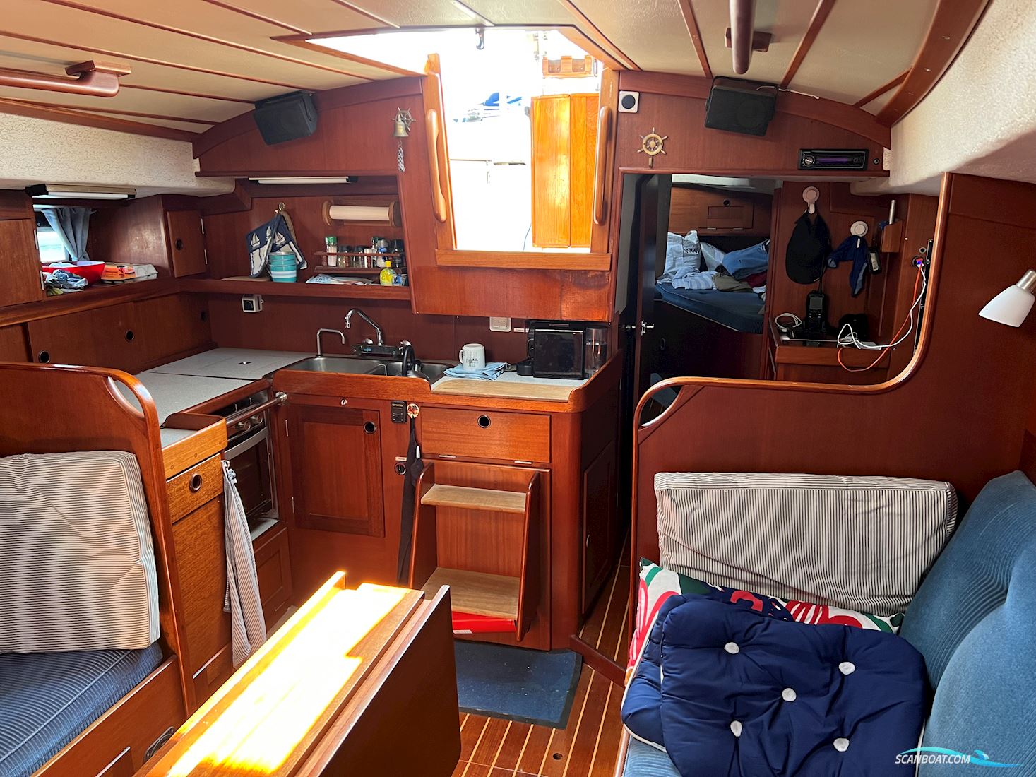 Hallberg-Rassy 352