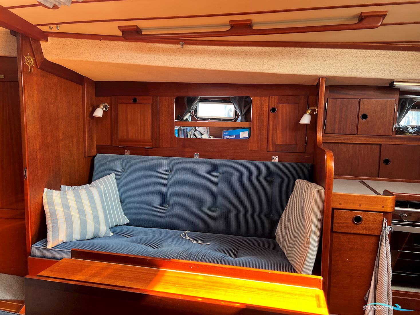 Hallberg-Rassy 352