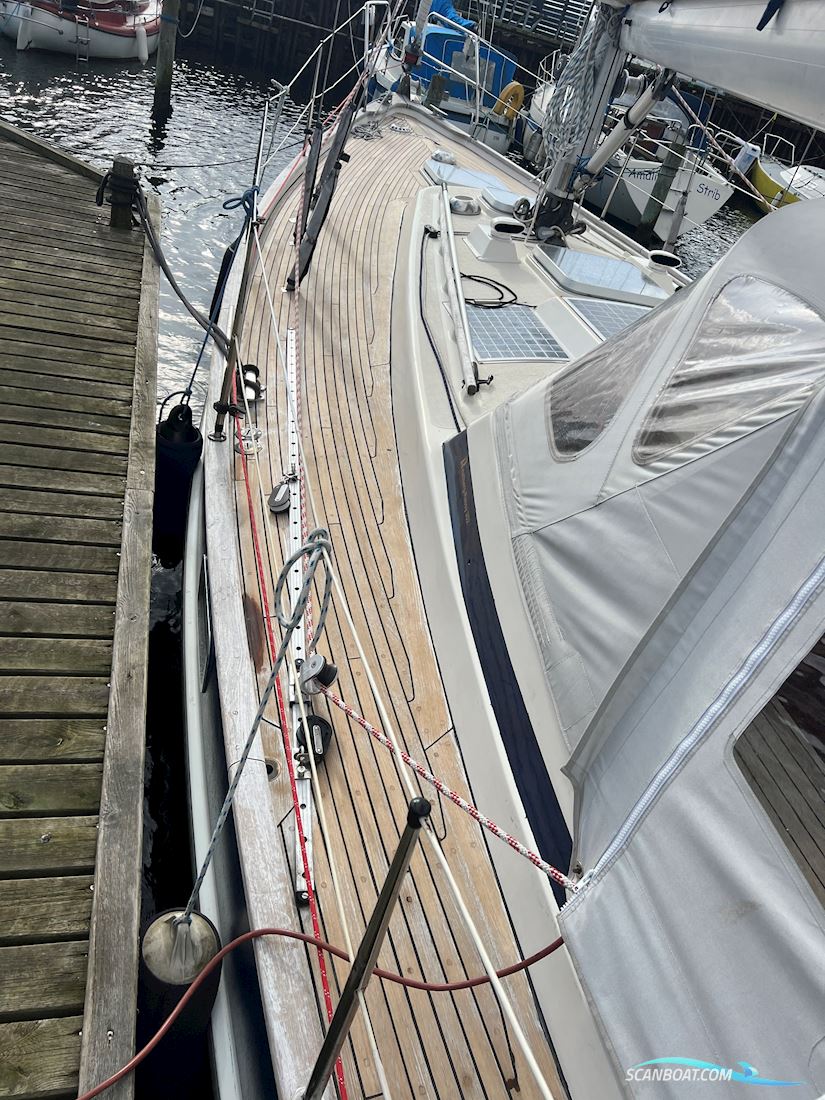 Hallberg-Rassy 352