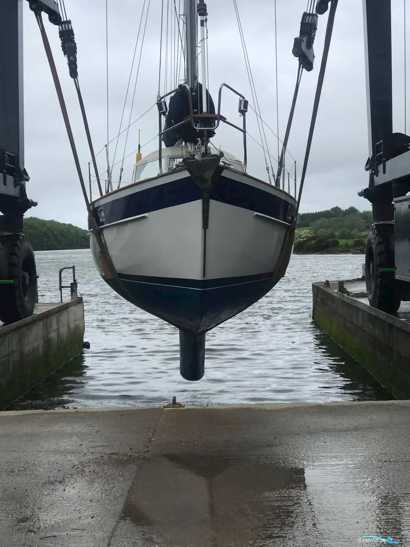 Hallberg-Rassy 352