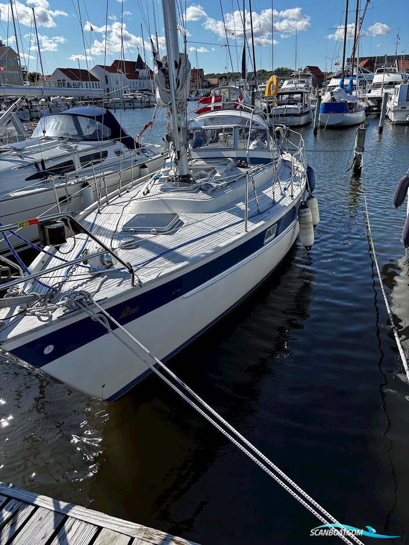 Hallberg Rassy 352