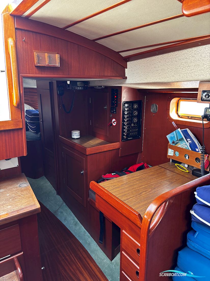 Hallberg Rassy 352