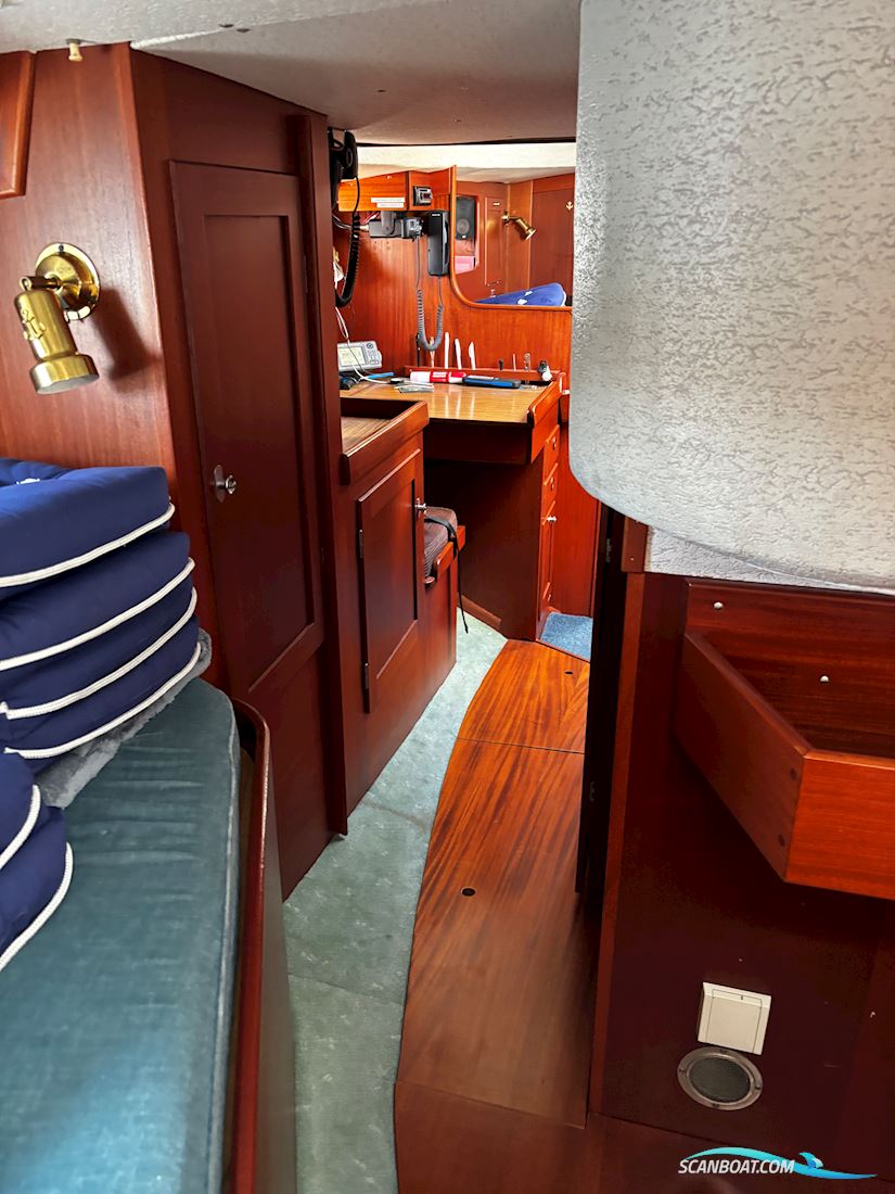 Hallberg Rassy 352