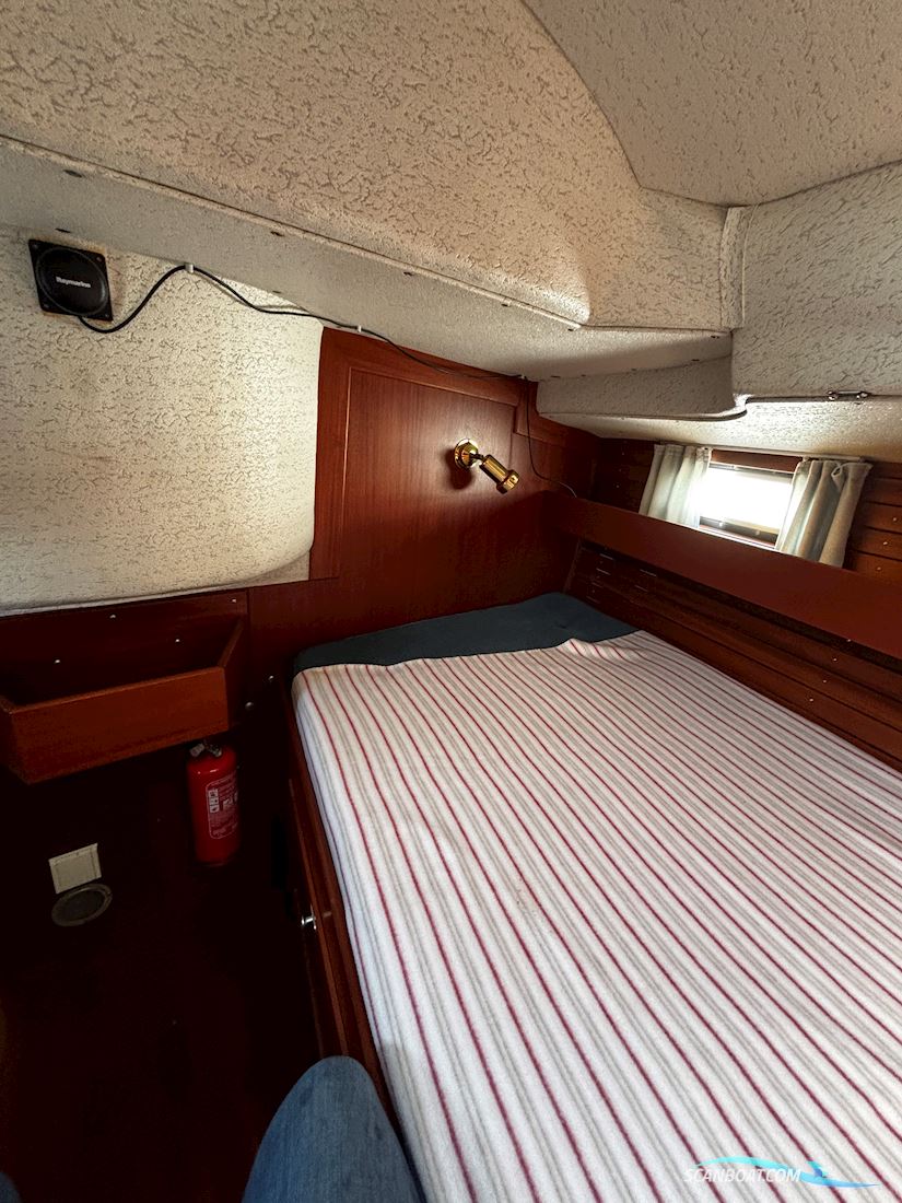 Hallberg Rassy 352