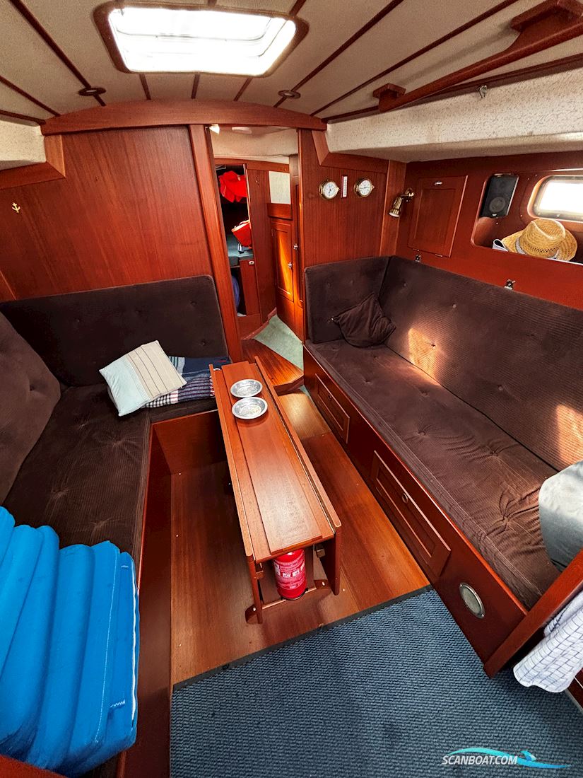 Hallberg Rassy 352