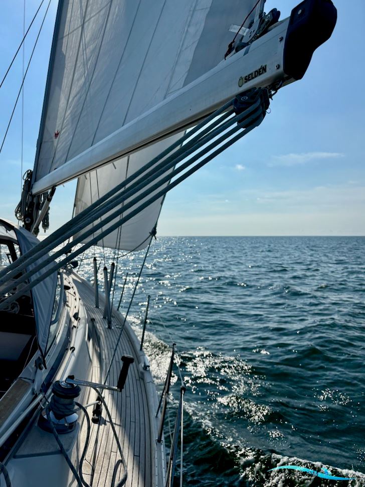 Hallberg-Rassy 37