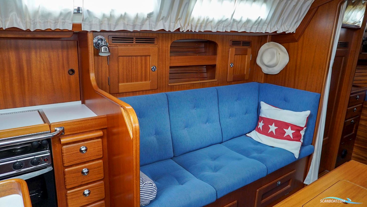 Hallberg-Rassy 37