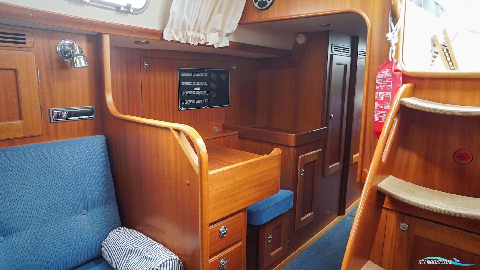 Hallberg-Rassy 37
