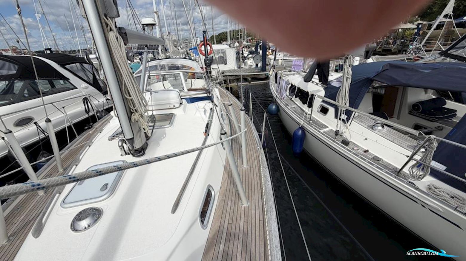 Hallberg-Rassy 37