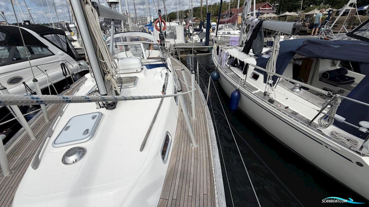 Hallberg-Rassy 37
