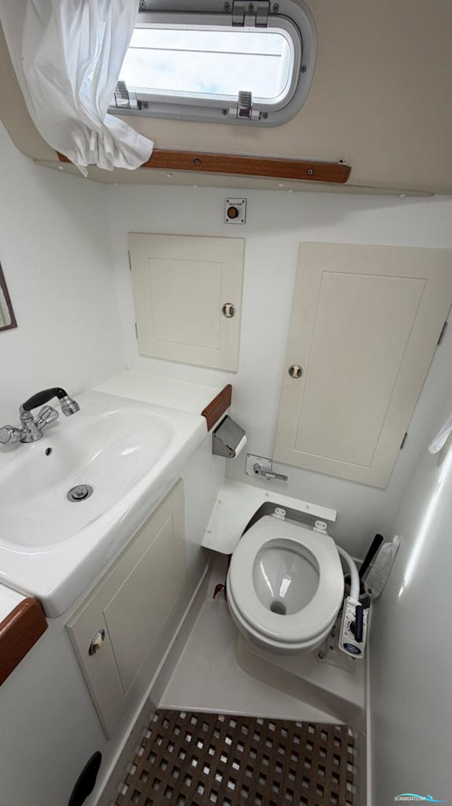 Hallberg-Rassy 37