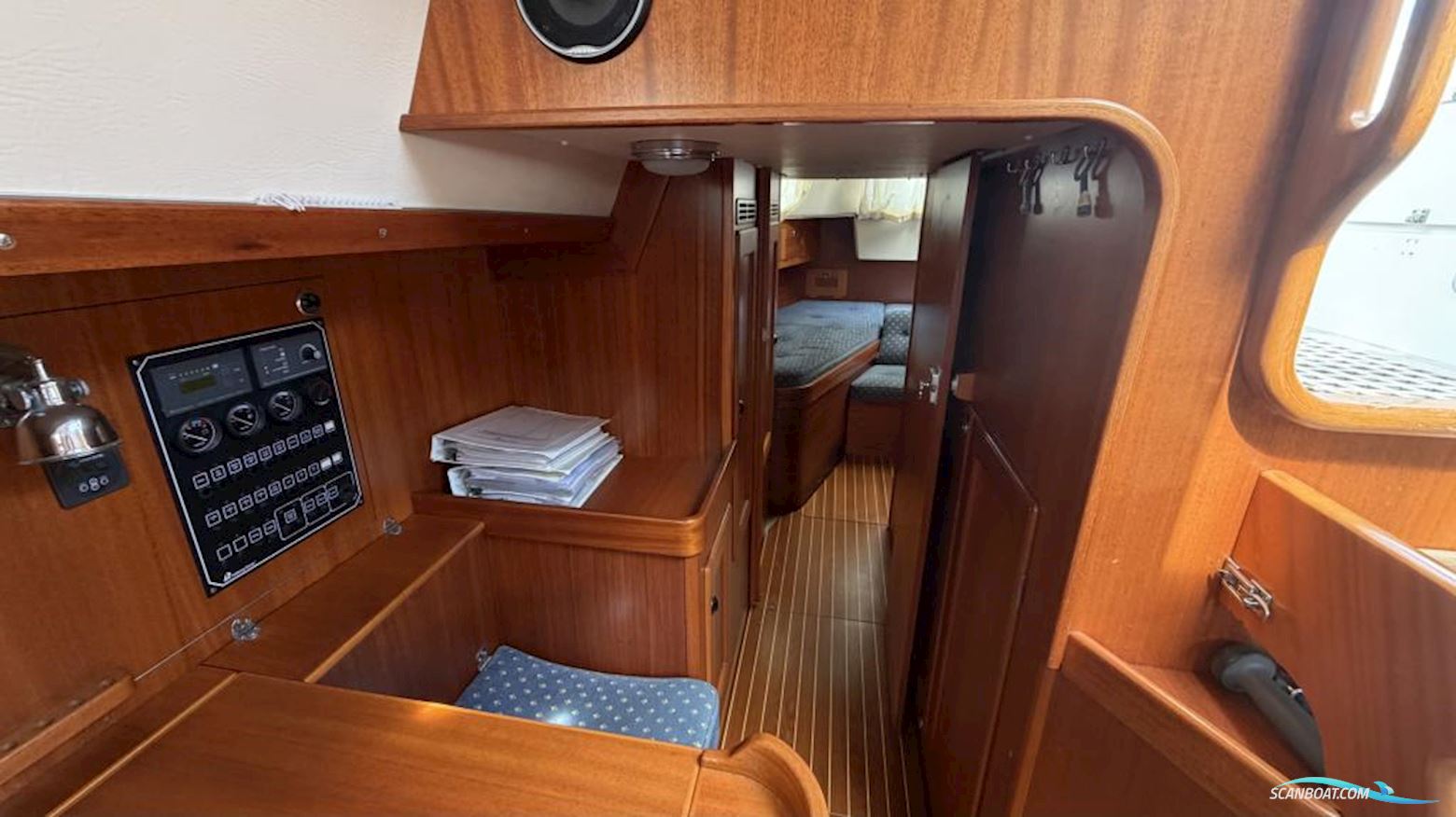 Hallberg-Rassy 37