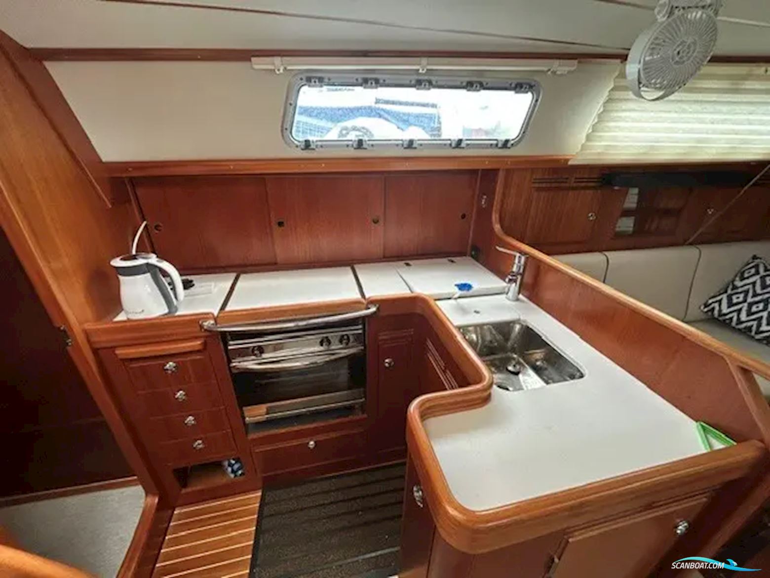 Hallberg-Rassy 372