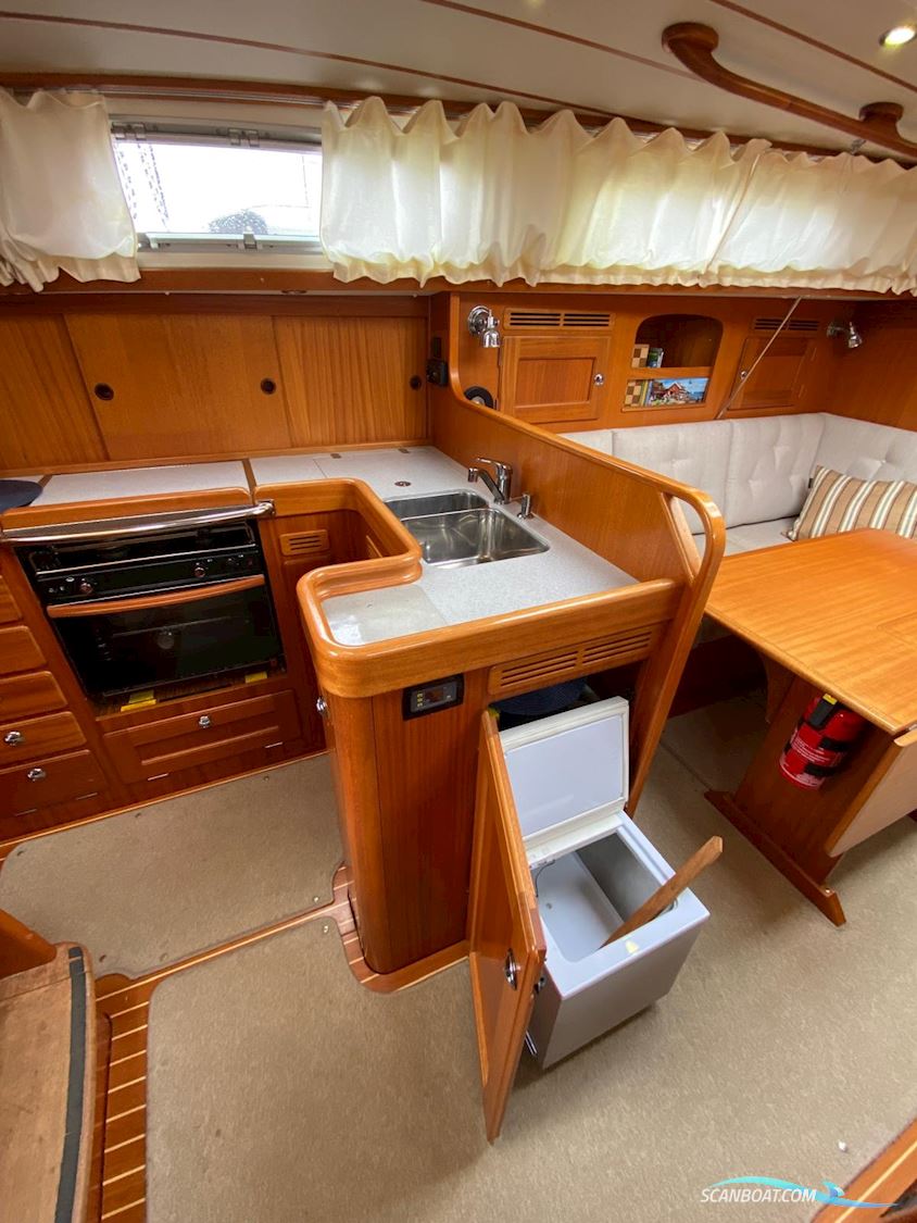 Hallberg-Rassy 372