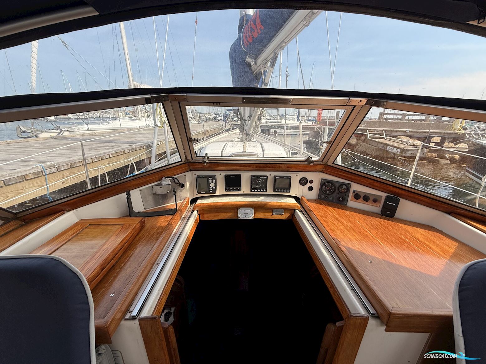 Hallberg Rassy 38, Forårspris 450.000,-