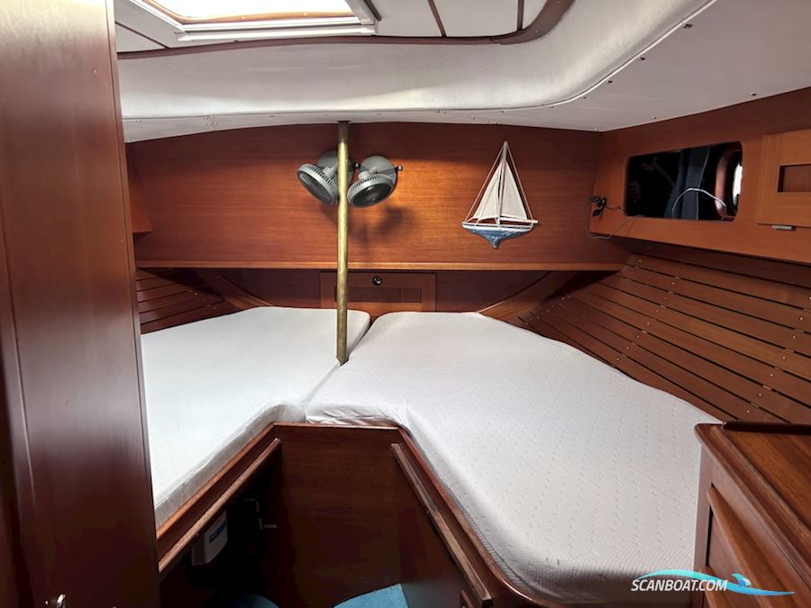 HALLBERG-RASSY 42E