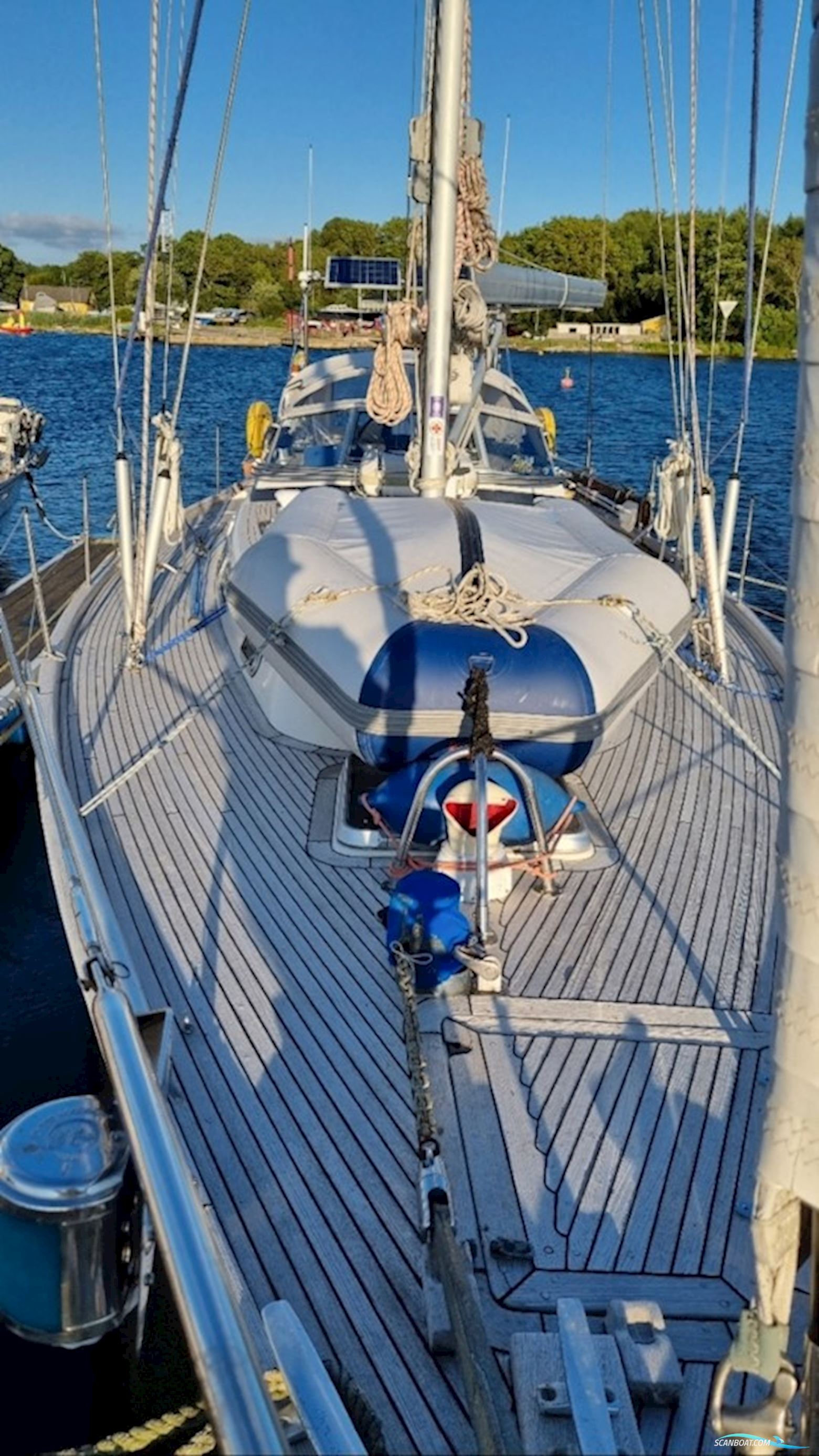 Hallberg-Rassy 42F Mk II