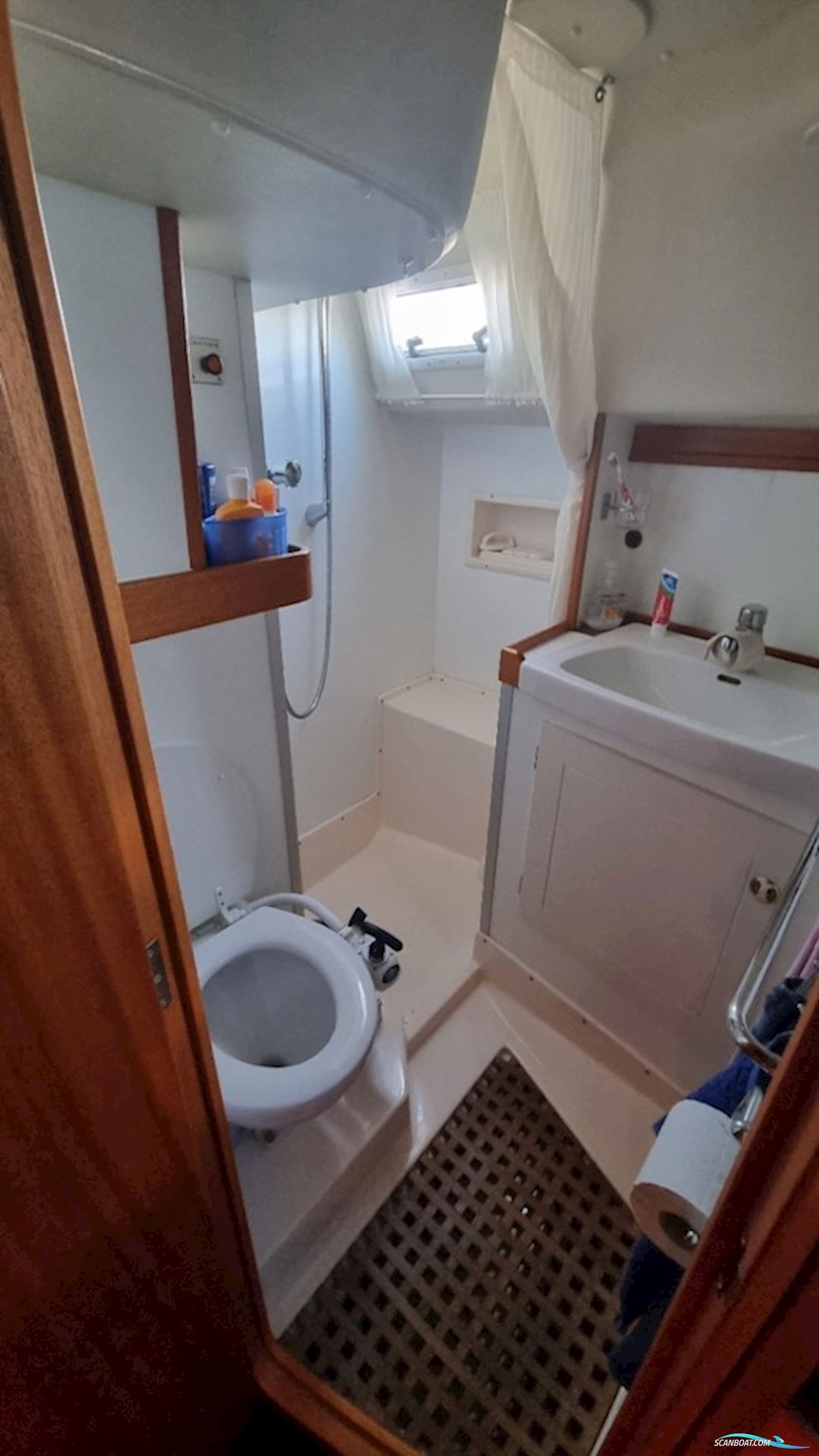 Hallberg-Rassy 42F Mk II