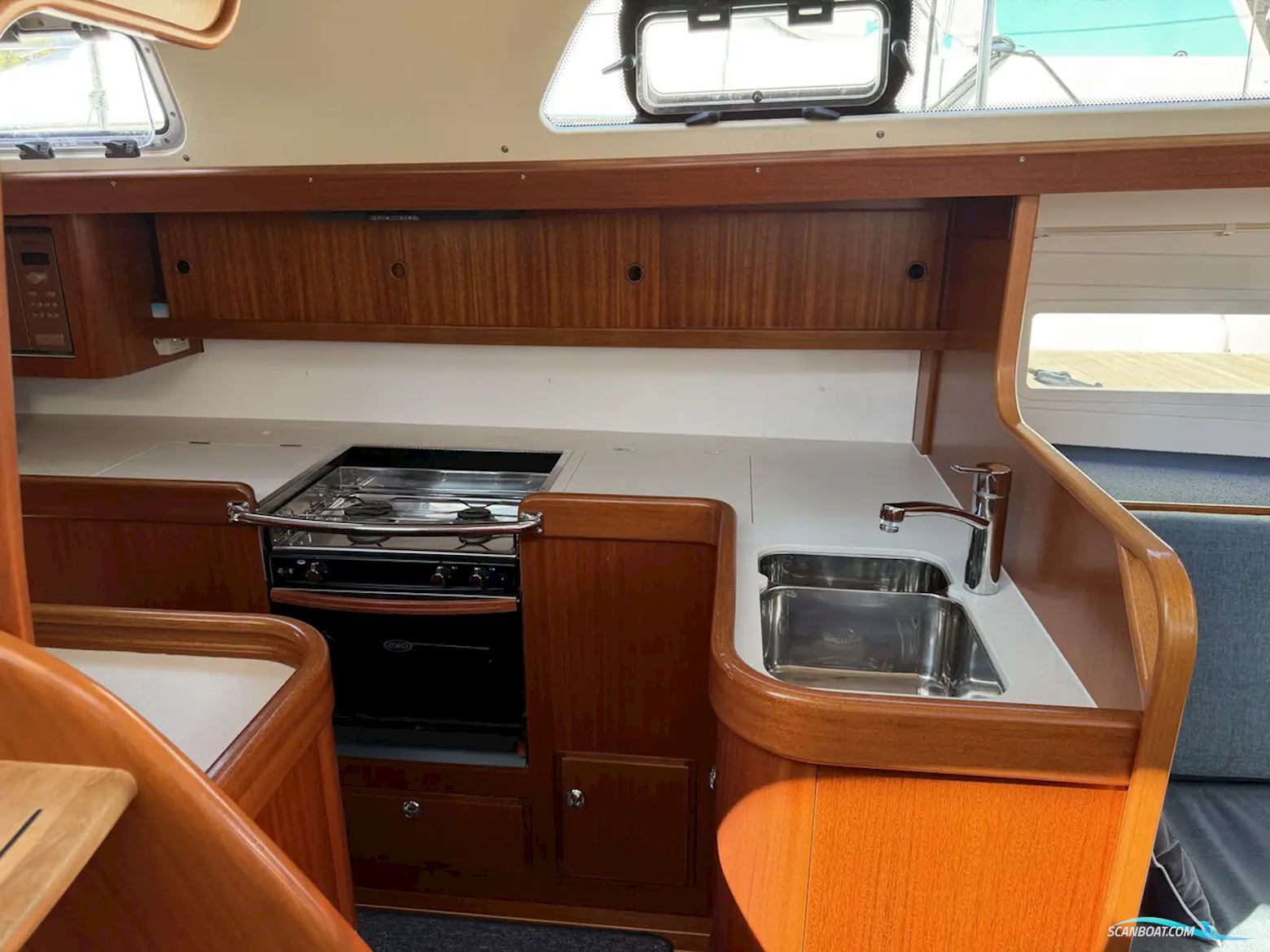 Hallberg-Rassy 44