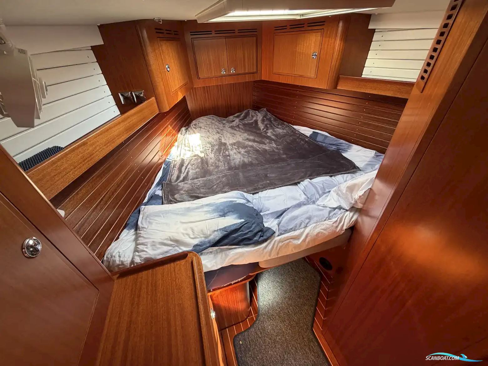 Hallberg-Rassy 44