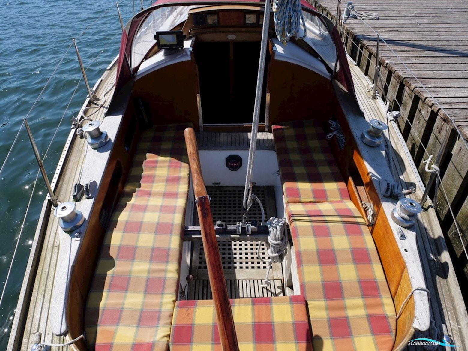 Hallberg Rassy Mistral 33