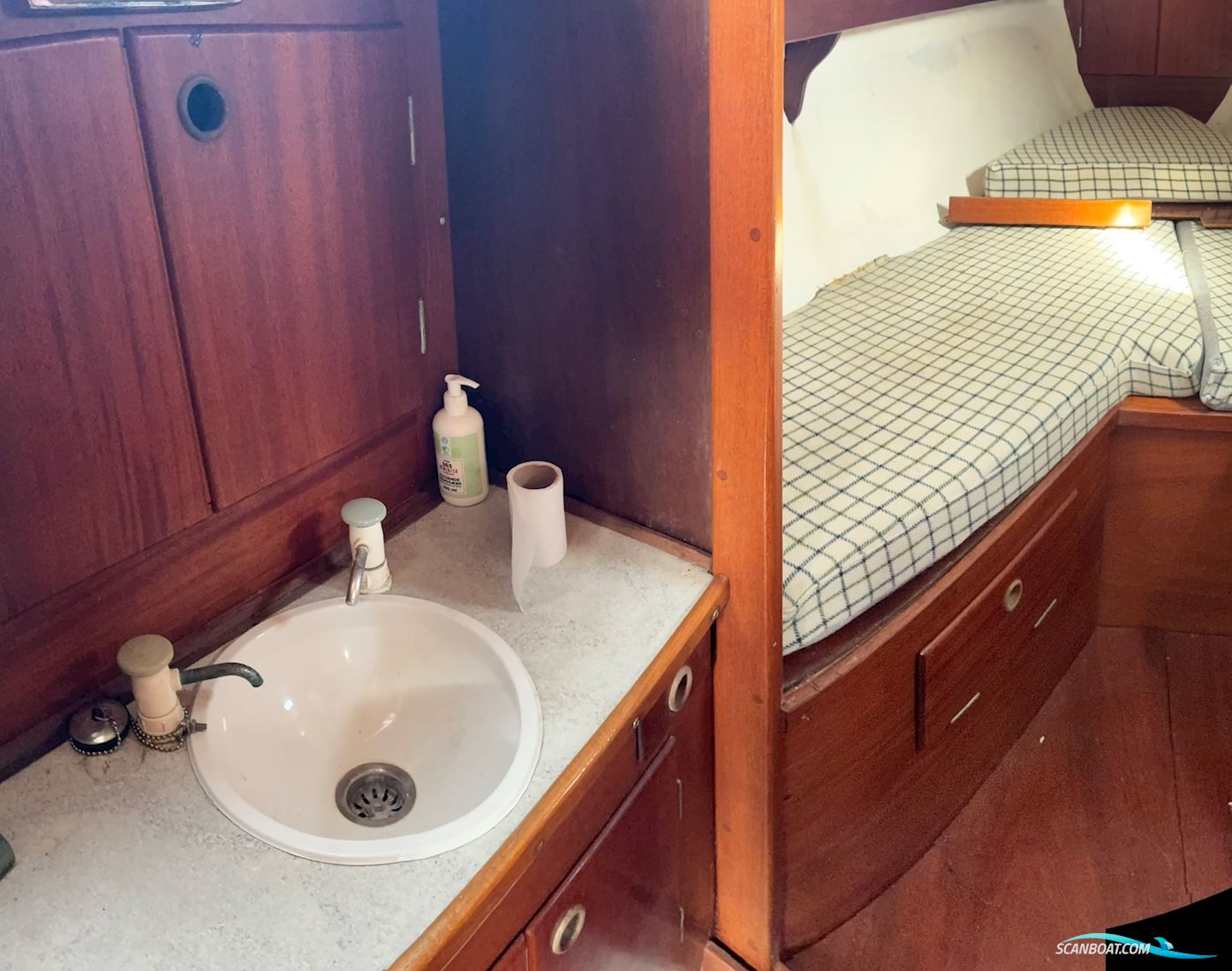 Hallberg Rassy Mistral 33