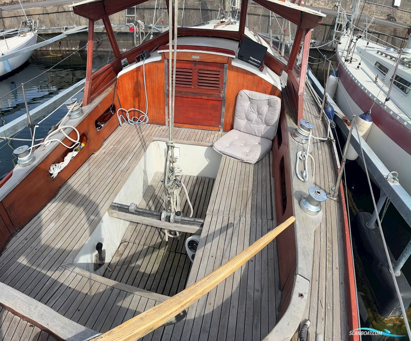 Hallberg Rassy Mistral 33