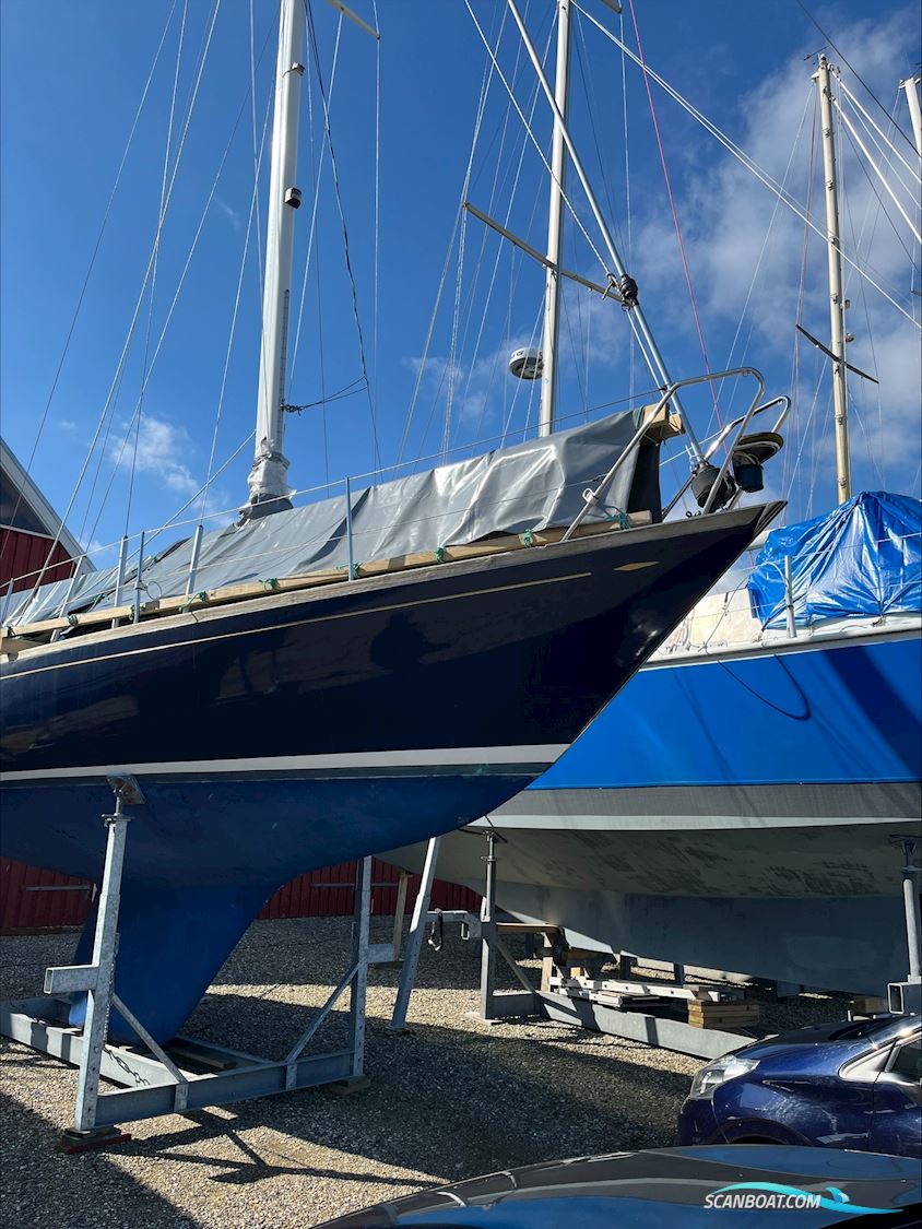 Hallberg-Rassy Mistress 32