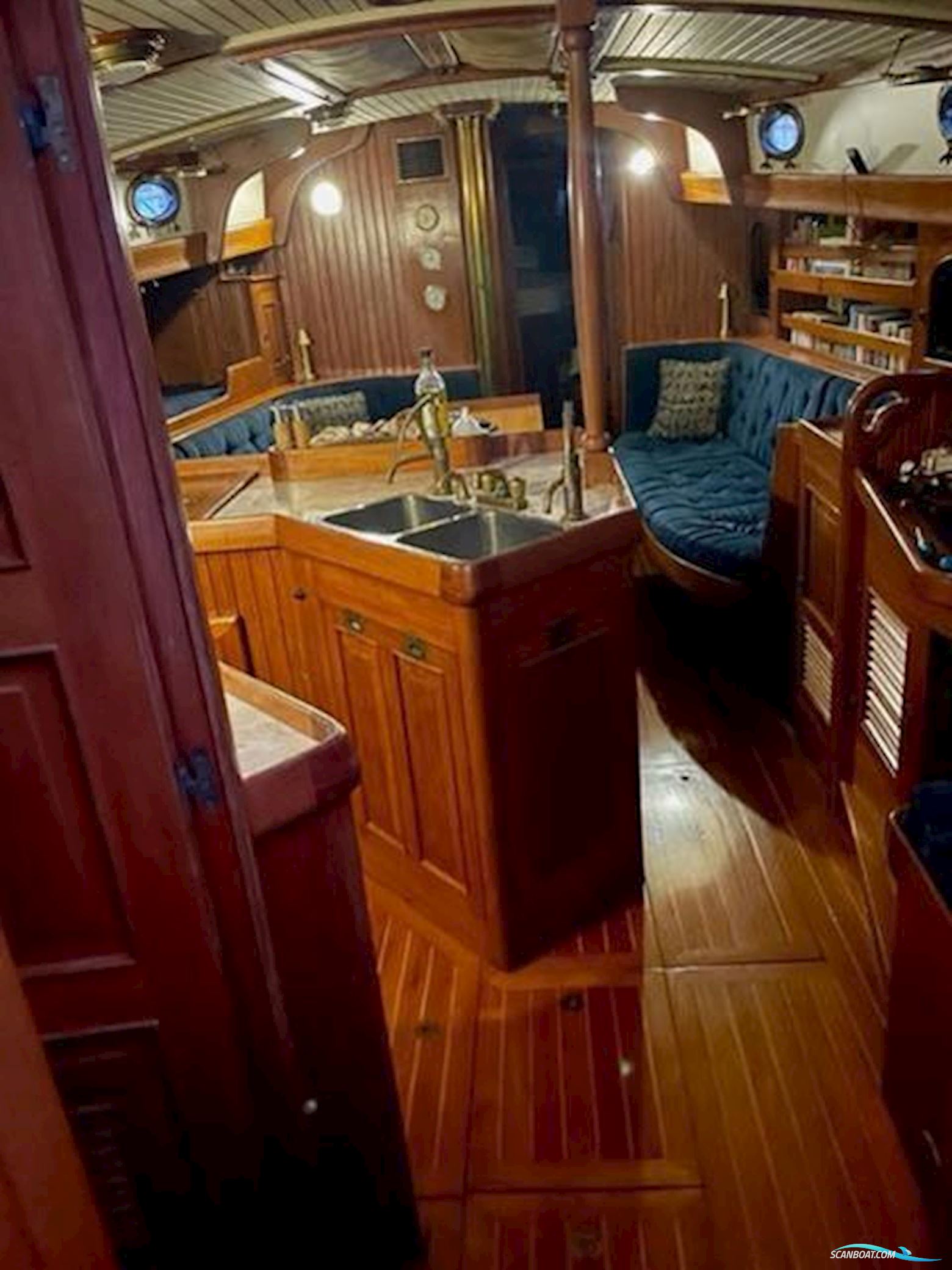 Hans Christian 43