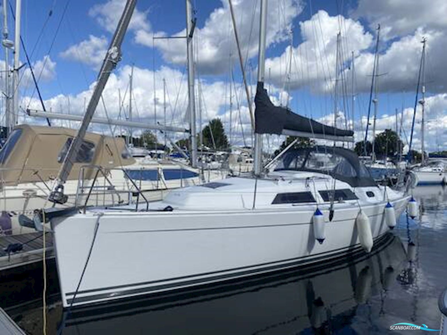 Hanse 325 Sailingboat 2012, with Volvo engine, United Kingdom