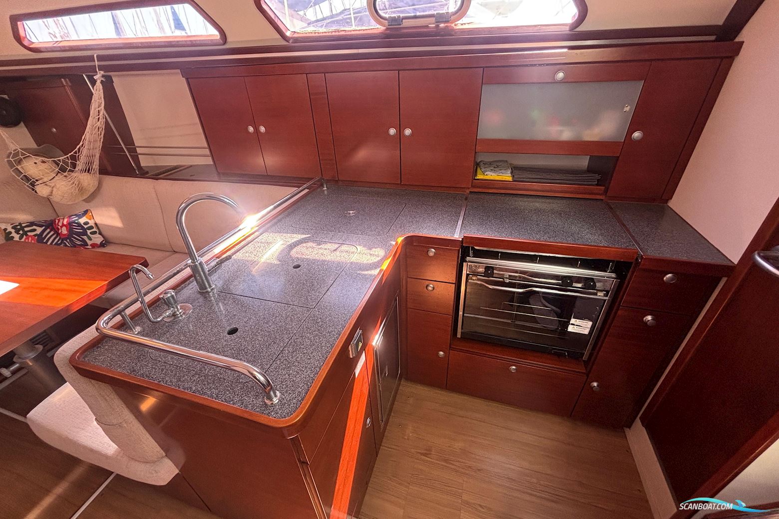 Hanse 370