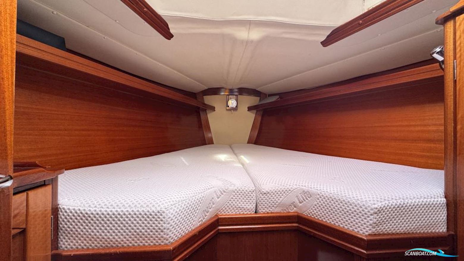 Hanse 371