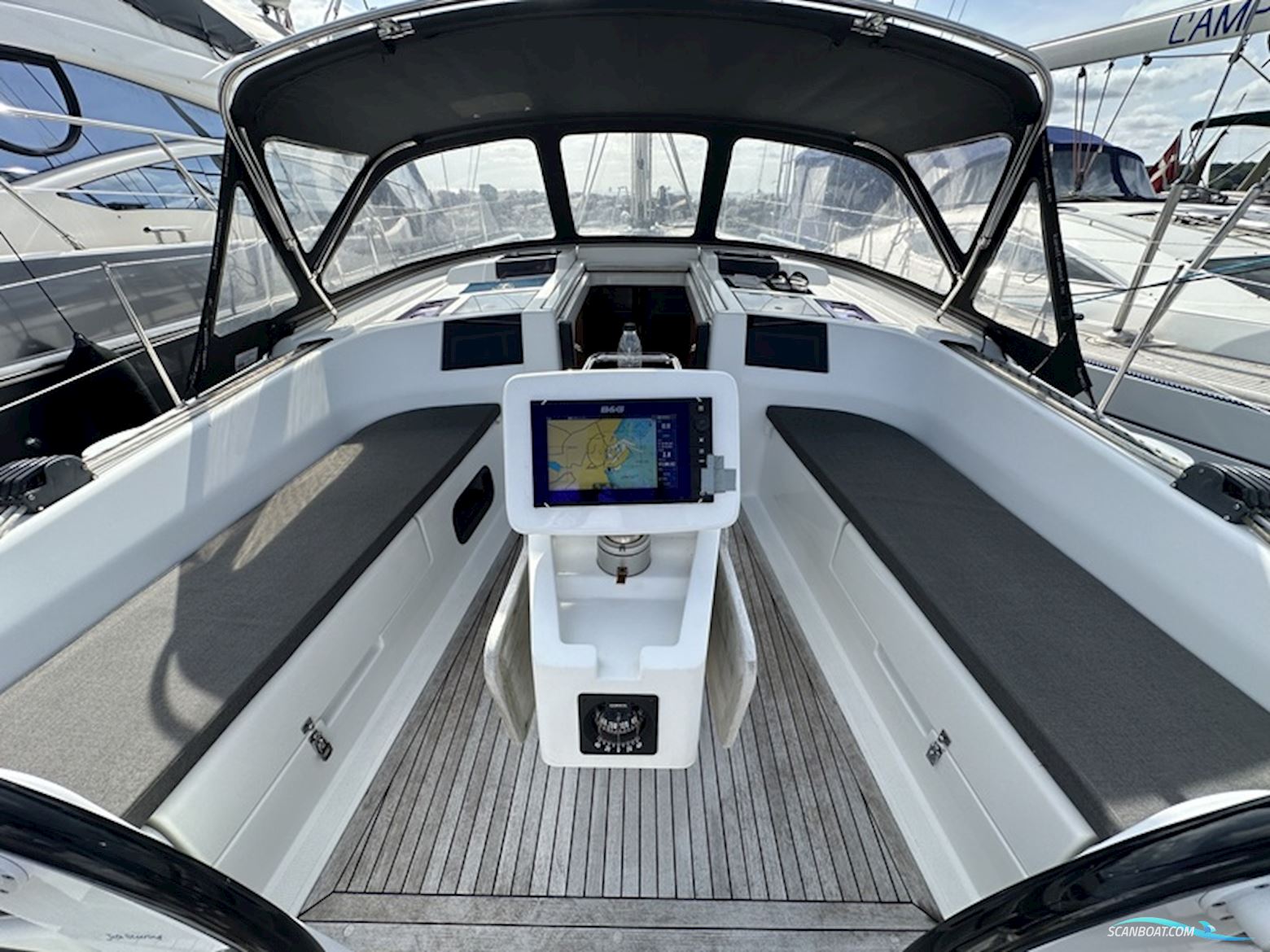 Hanse 415