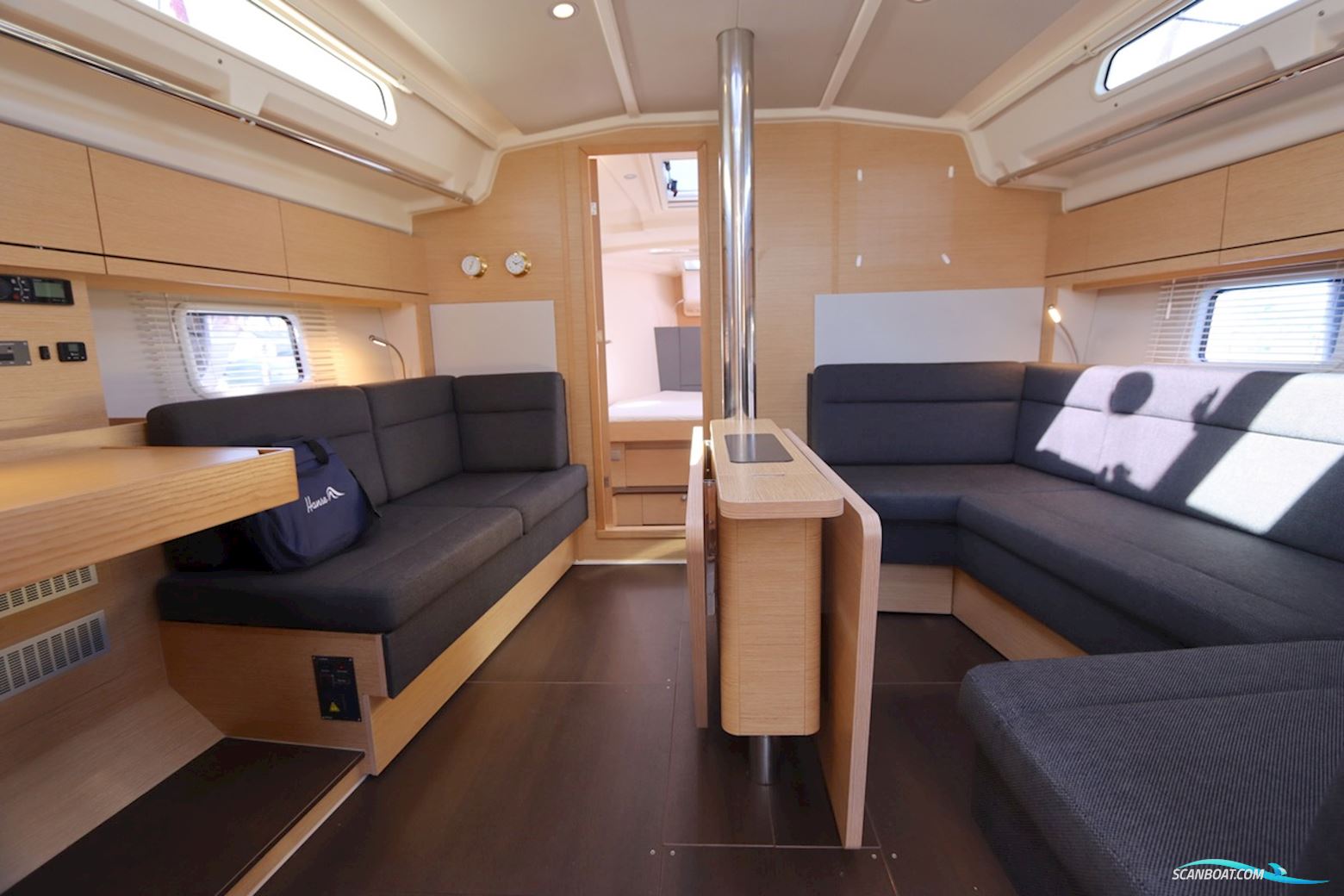 Hanse 418
