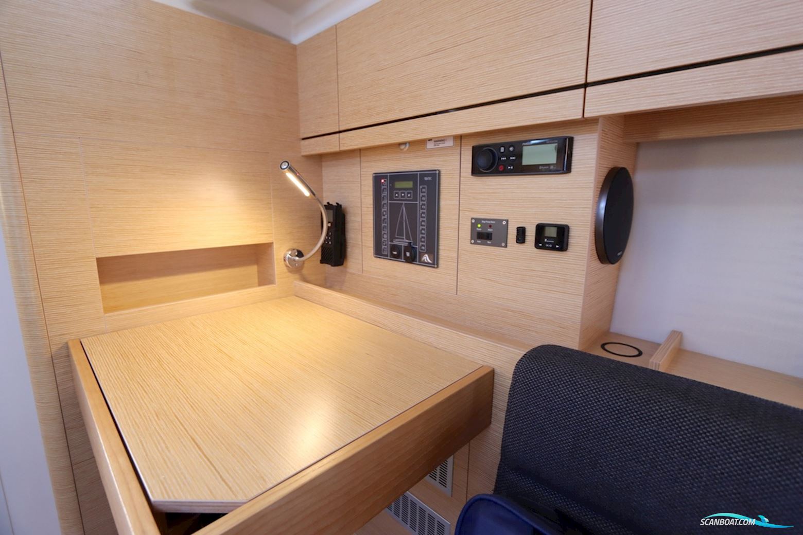 Hanse 418