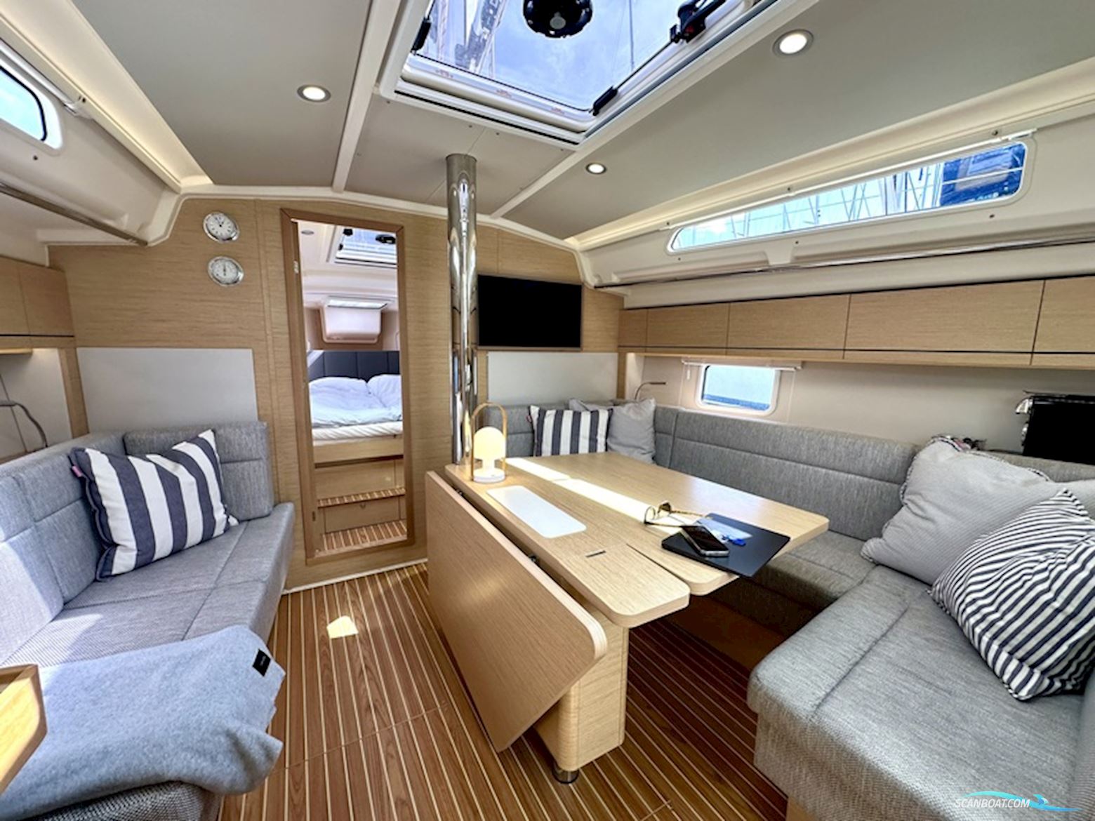 Hanse 418