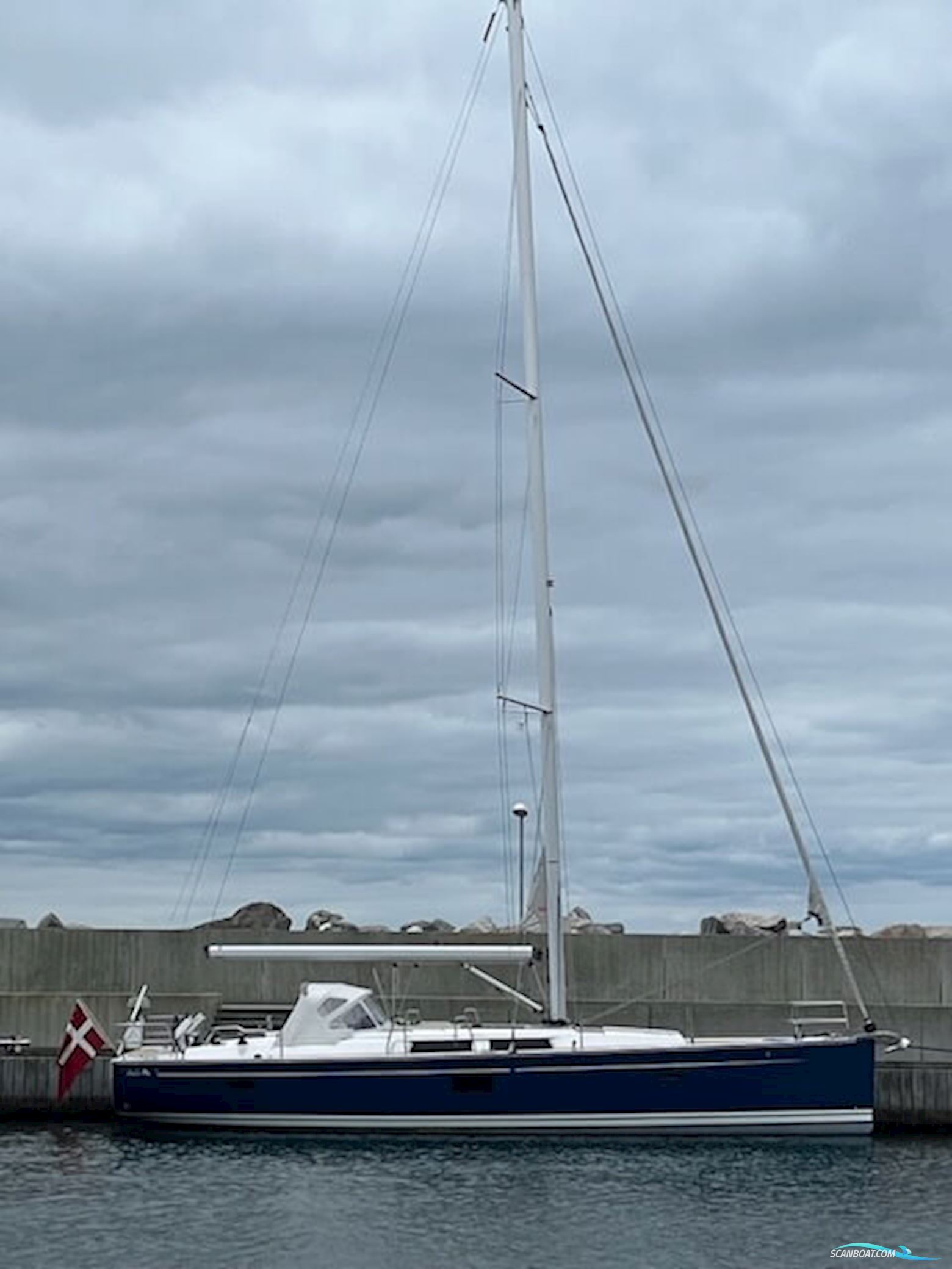 Hanse 455 "Queen B" - 2017