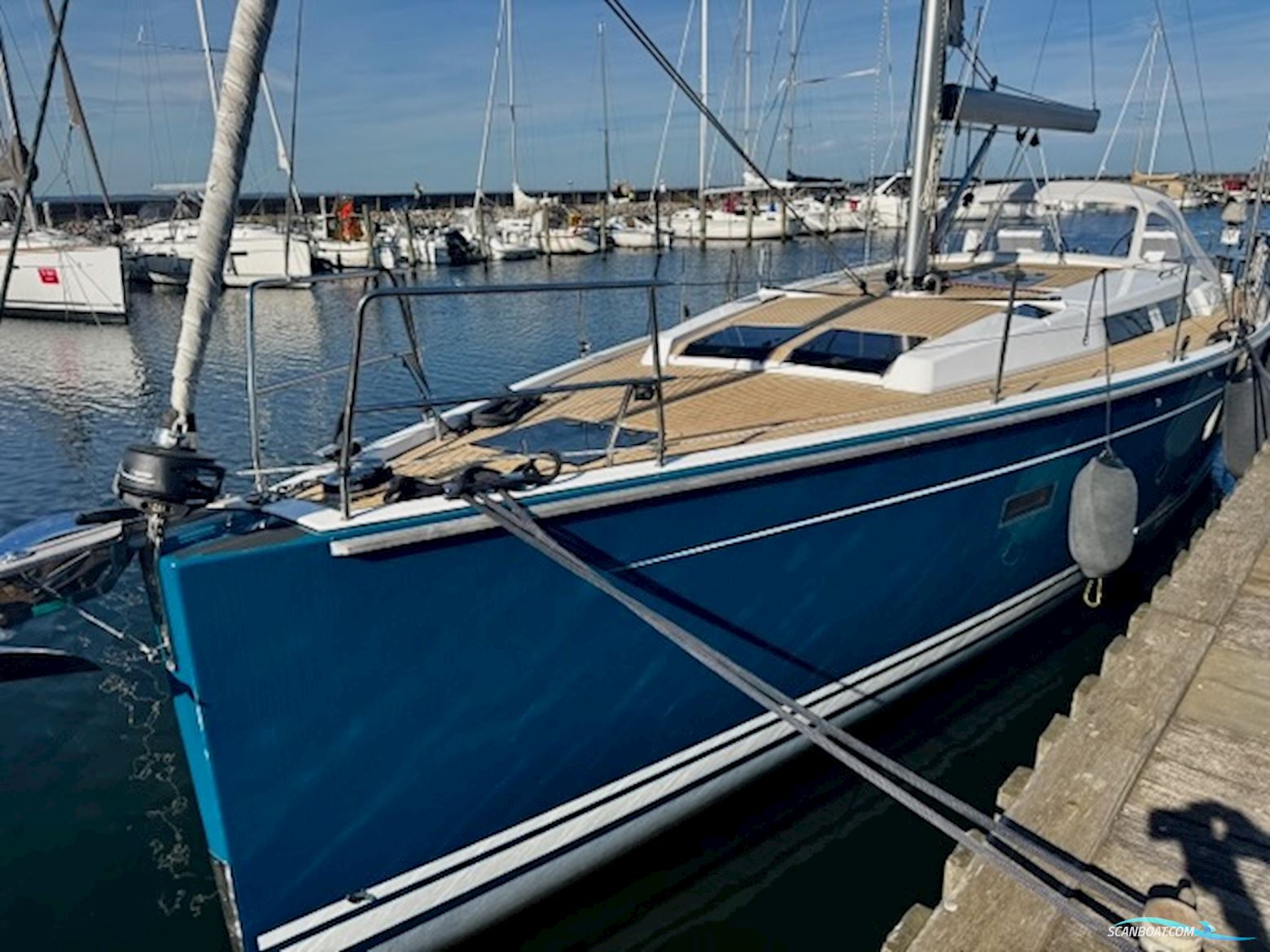 Hanse 455 "Queen B" - 2017
