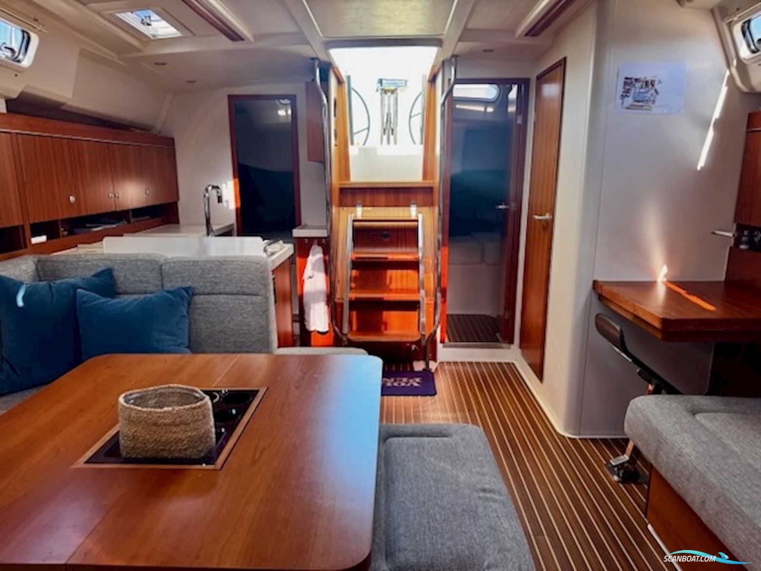 Hanse 455 "Queen B" - 2017