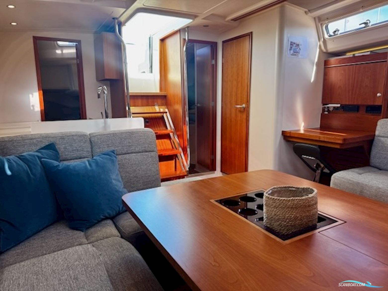 Hanse 455 "Queen B" - 2017