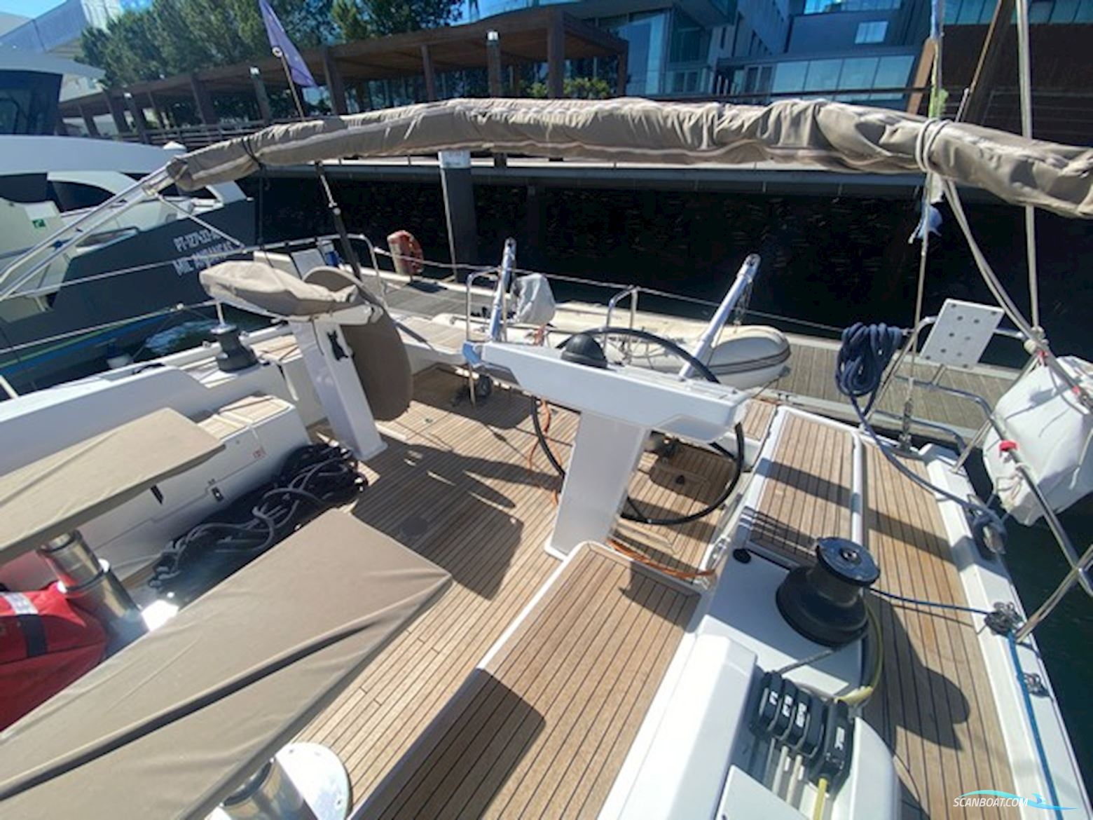 Hanse 548