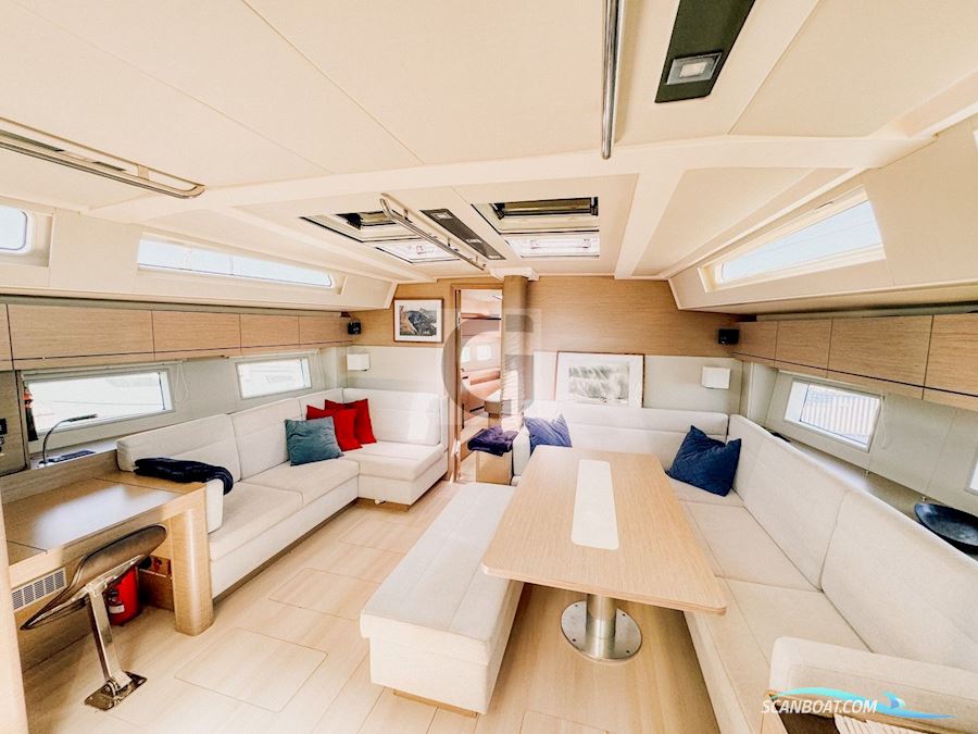 Hanse 548