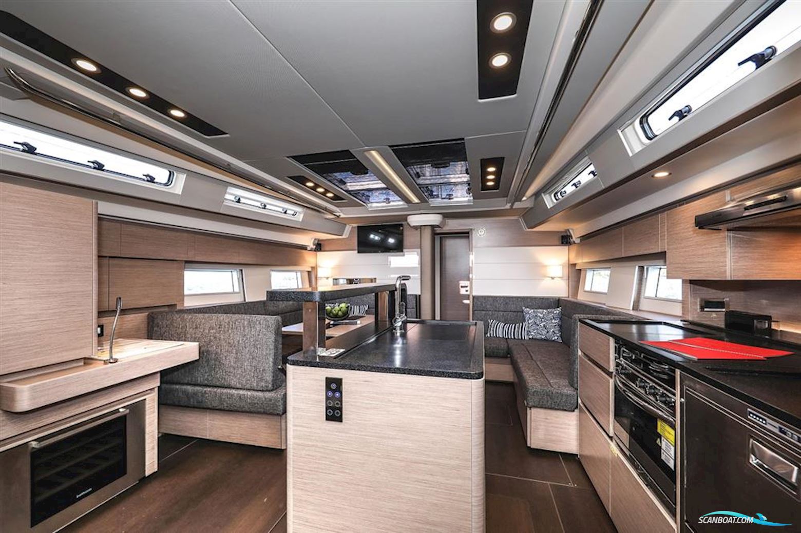 Hanse 588