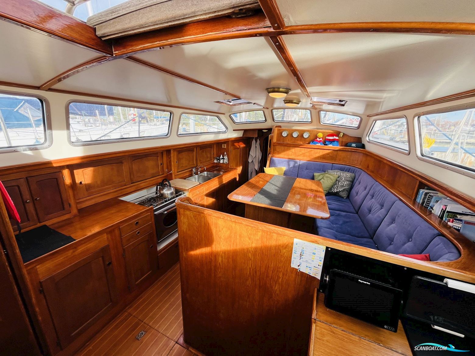 Helmsman 49DS