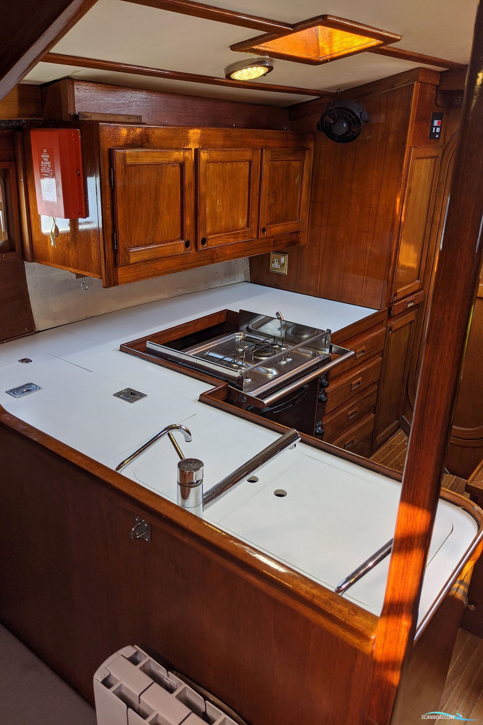 Helmsman Bosun Queen 55