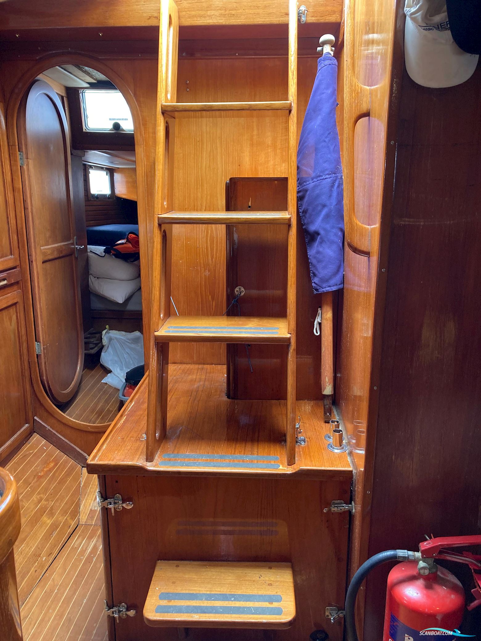 Helmsman Bosun Queen 55