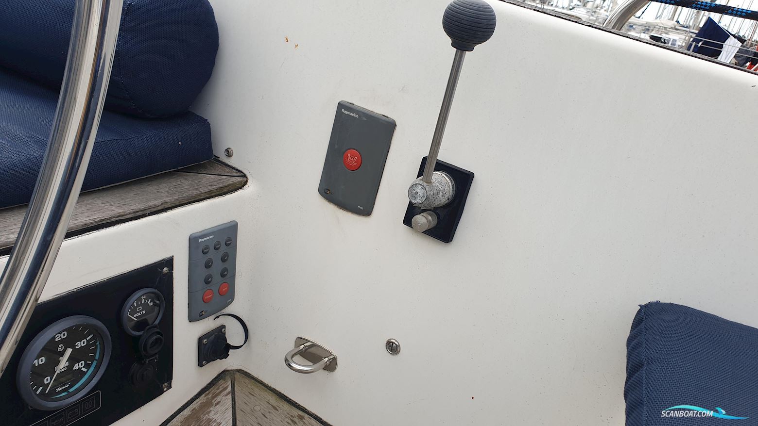 Helmsman Bosun Queen 55